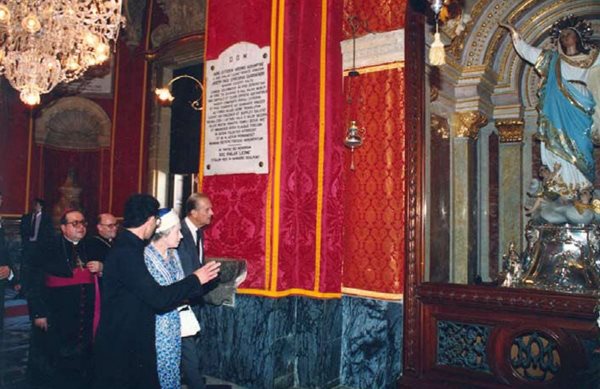 queen-in-gozo-cathedral.jpeg queen-in-gozo-cathedral.jpeg