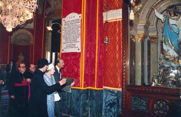 queen-in-gozo-cathedral.jpeg