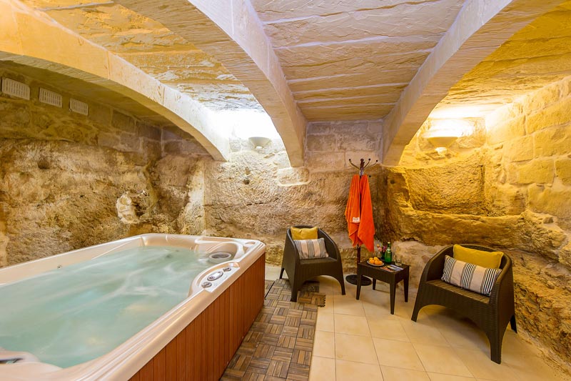 jacuzzi-indoor-gozo.jpg jacuzzi-indoor-gozo.jpg