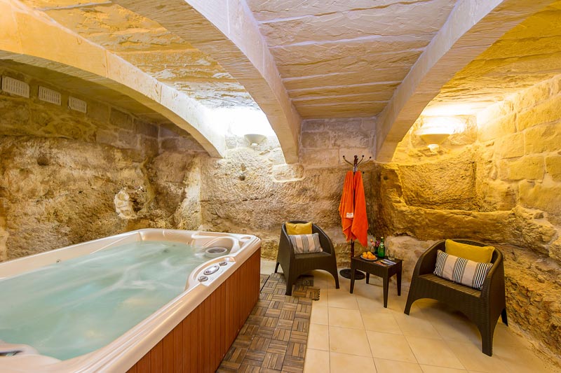 jacuzzi-indoor-gozo.jpg