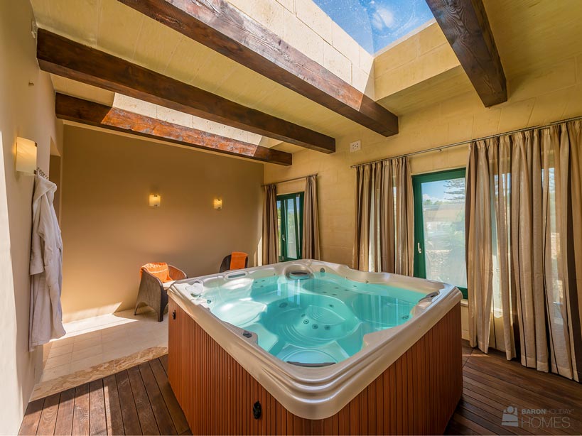 gozo-jacuzzi.jpg gozo-jacuzzi.jpg