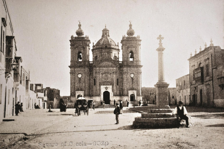 xaghra-square-old.jpg